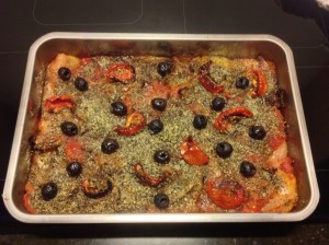 Ovenschotel met ui, tomaat en korst van parmezaan - www.truitjeroermeniet.be