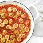 Cannelloni van prei met kippengehakt en tomaat